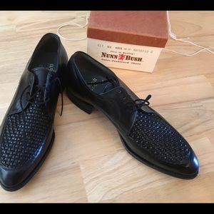 New men’s size 10 dress shoes